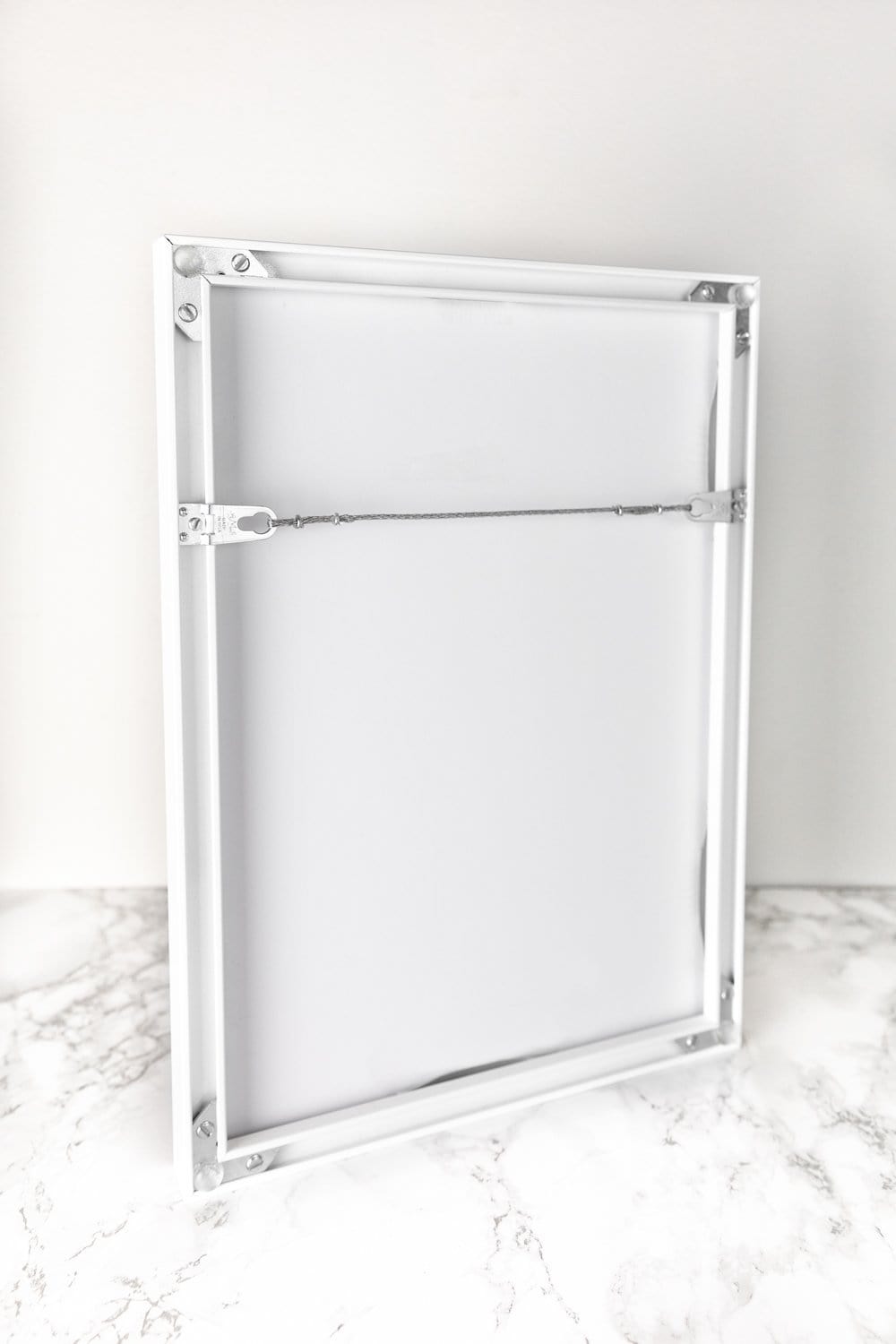 Picture Frame - Metal Frame Vertical - White